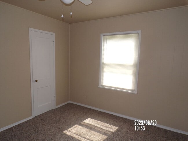 Building Photo - centrally located $200.00 off 1st  full month's rent