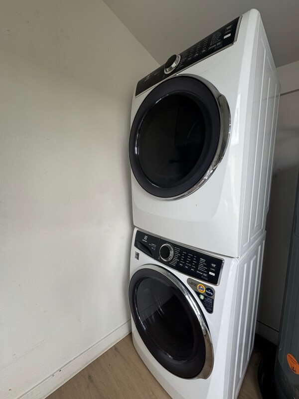 Building Photo - 1155 E Diamond St