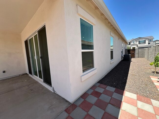 Building Photo - 10319 W Harmony Ln