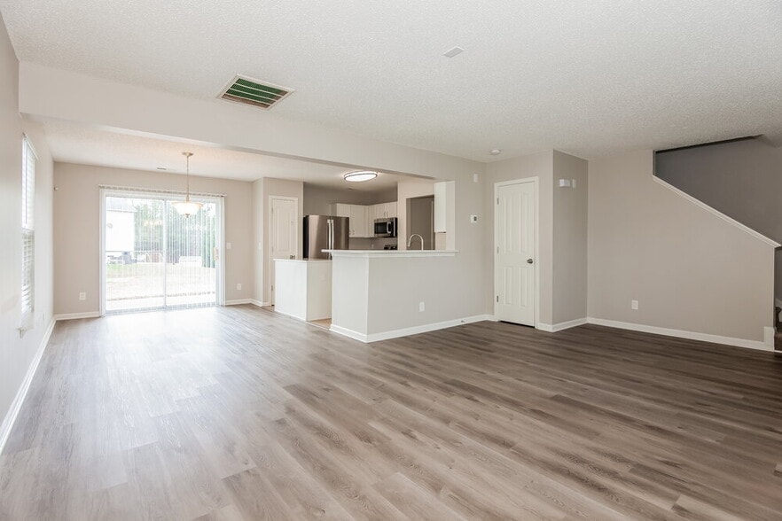 Building Photo - 9809 Holly Park Dr