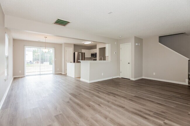 Building Photo - 9809 Holly Park Dr