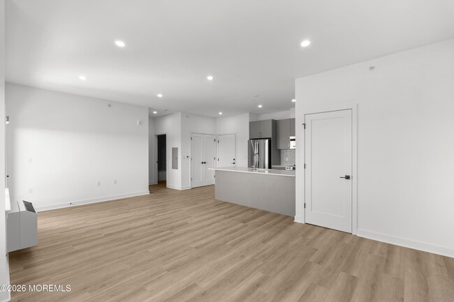 Building Photo - 180 Morris Ave