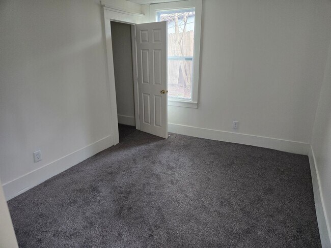 Building Photo - 48 Clark St