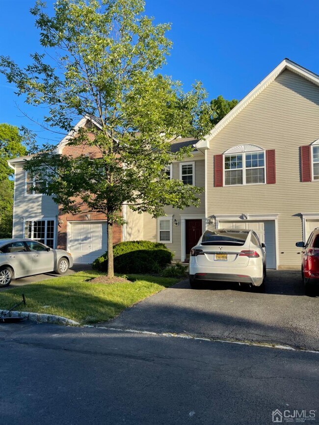 Building Photo - 304 Canterbury Way