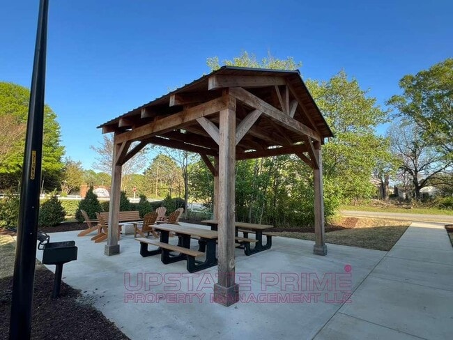 Building Photo - 340 Lograto Ln