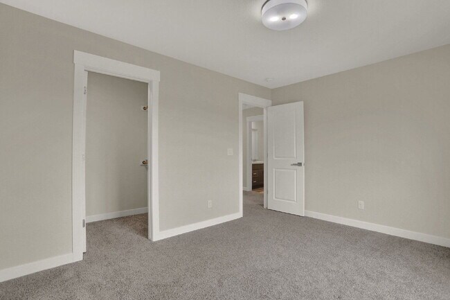 Building Photo - 3780 Venice Grove