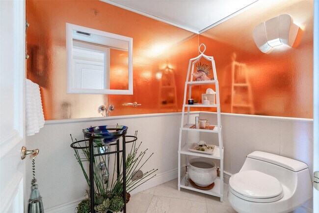 Building Photo - 209 N Birch Rd