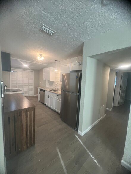 Building Photo - 7205 Eudine Dr S
