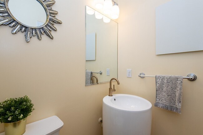 Building Photo - 178 Bishops Forest Dr