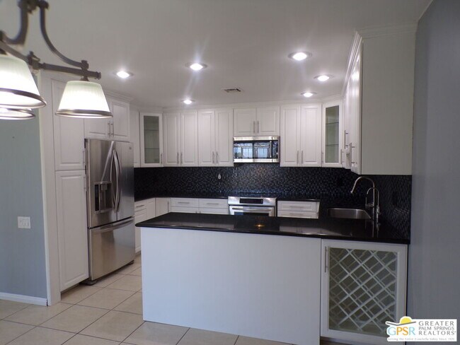 Building Photo - 2559 Whitewater Club Dr