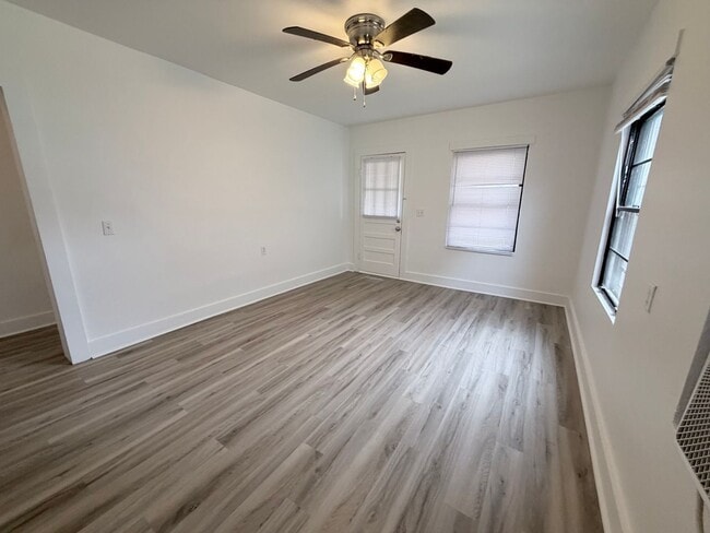 Building Photo - Now Available – Updated 2 Bedroom Apartment in Cullman!