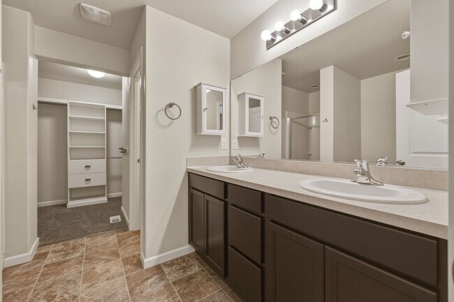Building Photo - MOVE IN READY NOW! A/C! Multi generational living? Home office? Tumwater School District