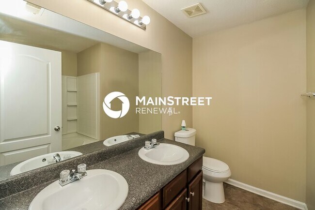 Building Photo - 2 Bedroom Pet-Friendly Home in Atlanta, GA with Main Street Renewal