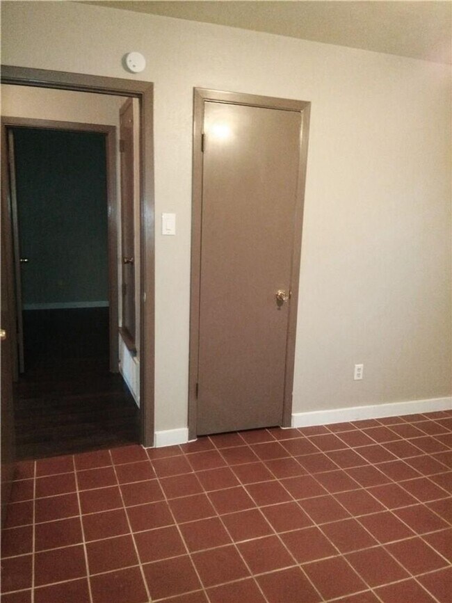 Building Photo - Cozy 3 Bed / 2 Bath Single-Family Home for...