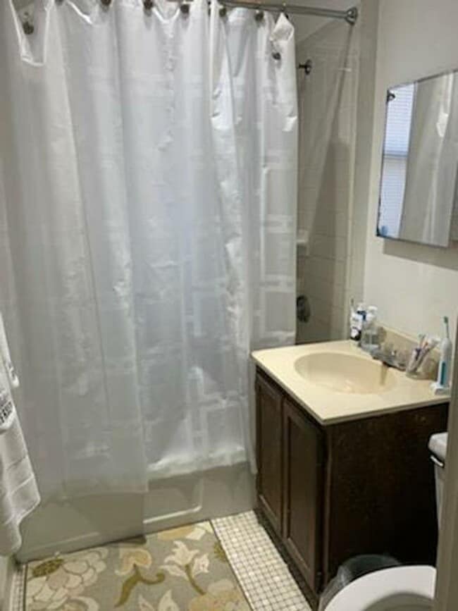 Building Photo - 327 Summit Ave