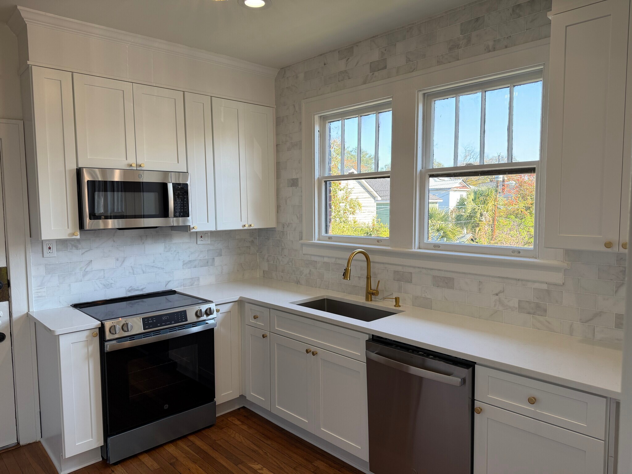 Building Photo - 726 E 40th St