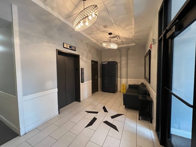 Building Photo - 733 Broadway