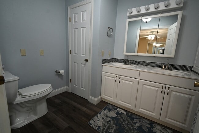 Building Photo - 985 Quail Run