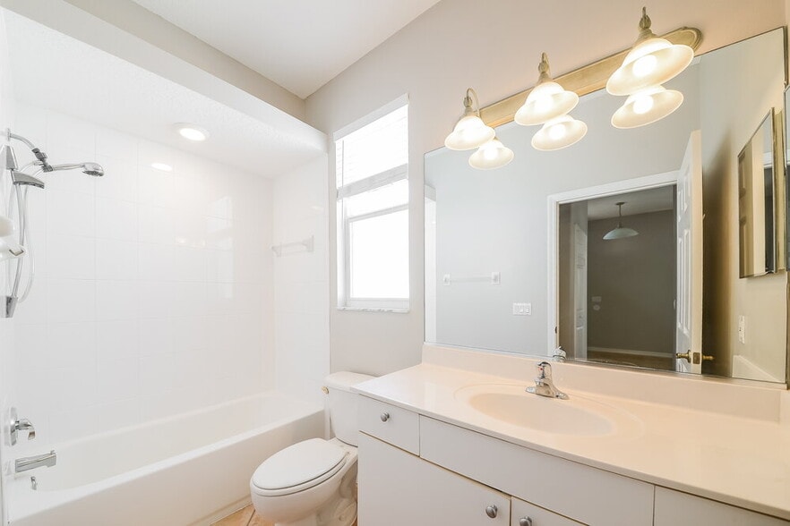 Building Photo - 1073 Whitegate Ct