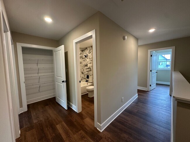 Building Photo - Beautiful new townhouse located in the new...