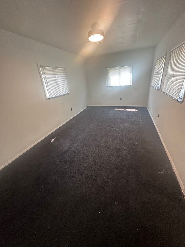 Building Photo - 16171 Santa Rosa Dr