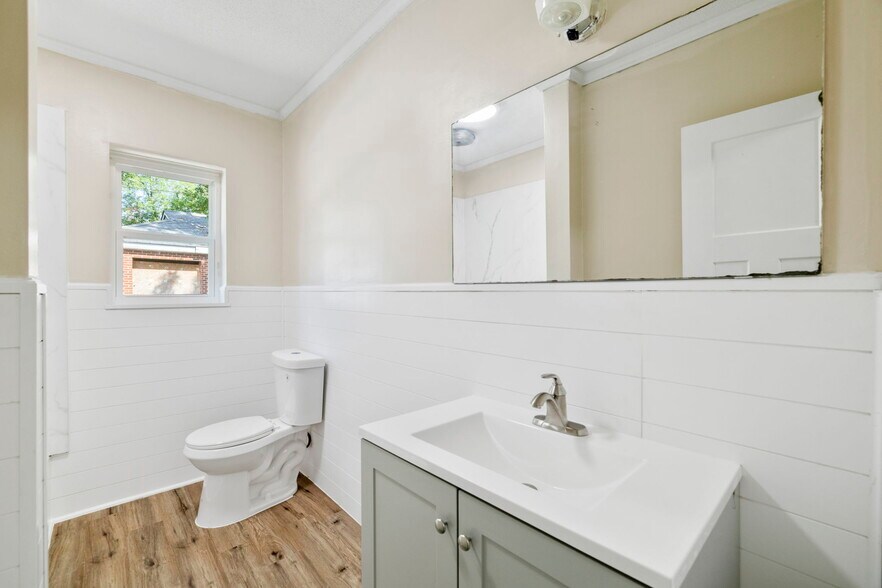 Bathroom - 609 Salem St