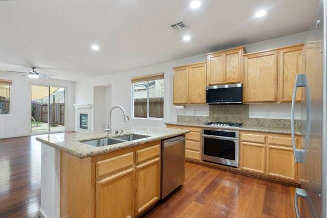 Building Photo - 5755 Amnest Way