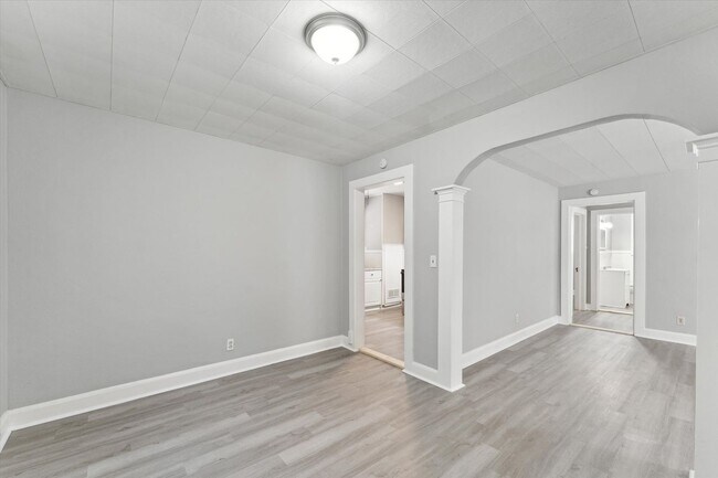 Building Photo - 2102 E 41st St