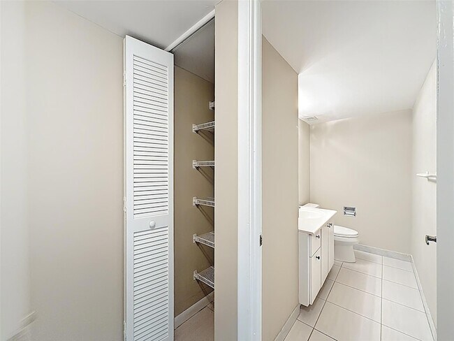 Building Photo - 1147 Hillsboro Mile Unit 506