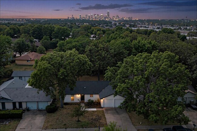 Building Photo - 907 Chiswick Dr