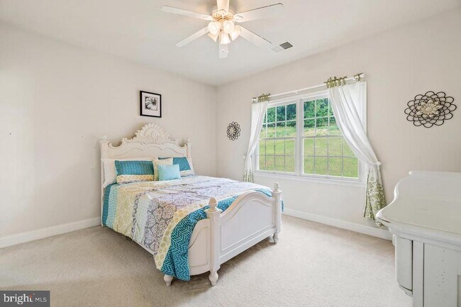 Building Photo - 15000 Barlow Dr