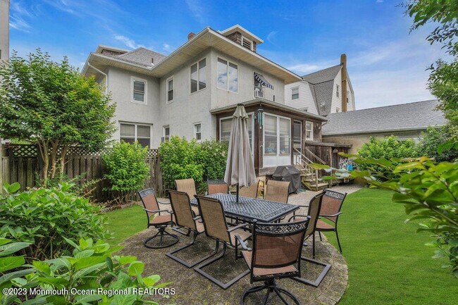 Building Photo - 683 Main Ave