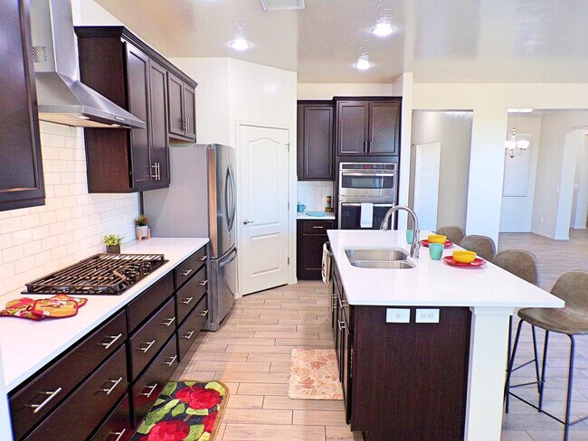 Building Photo - 6263 Saddlehorn Cir