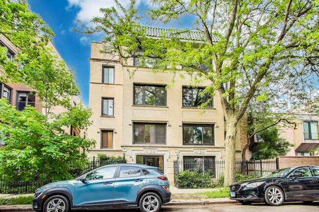 Primary Photo - 900 W Ainslie St