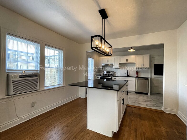 Building Photo - 737 NE 14th St