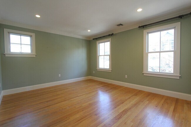 Building Photo - 49 Wyman St