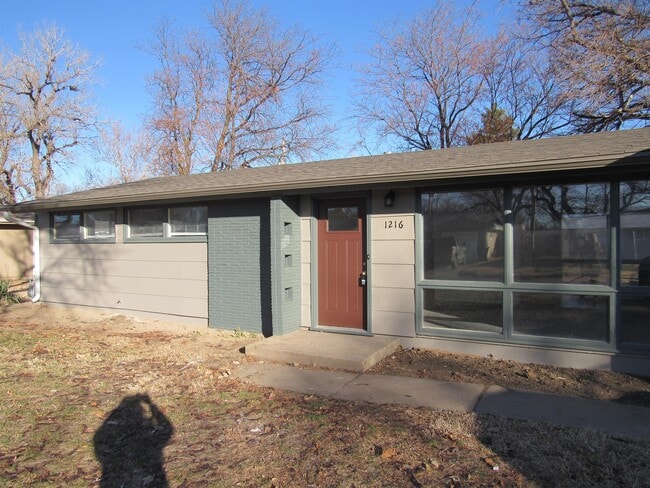 Building Photo - 1216 Midland St