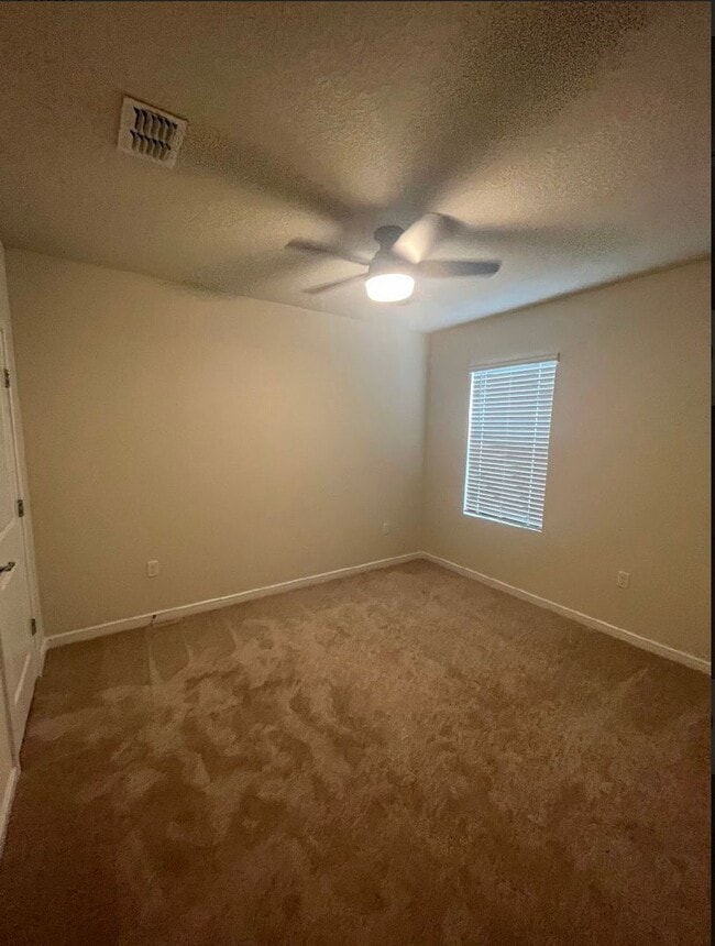 Building Photo - 3074 Green Park Dr