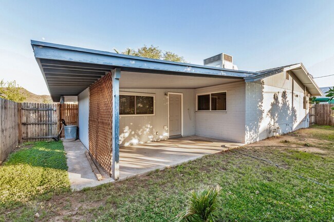 Building Photo - Charming Updated 3 Bed/2 Bath Home in North Central Phoenix