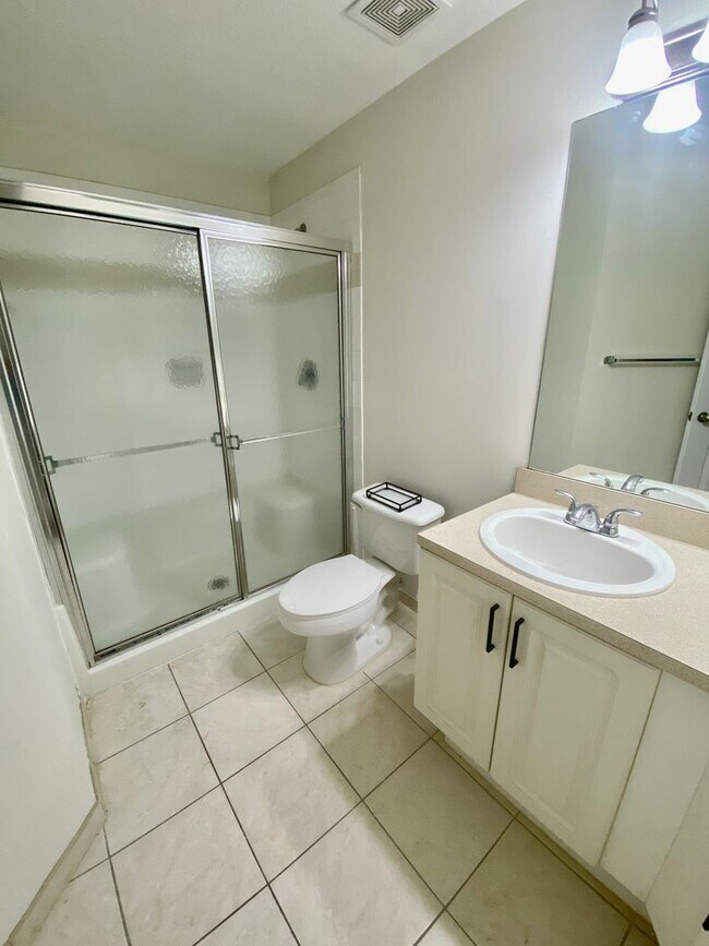 Building Photo - Greenhills-11032