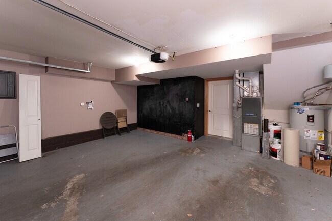 Building Photo - 1625 S Weller St