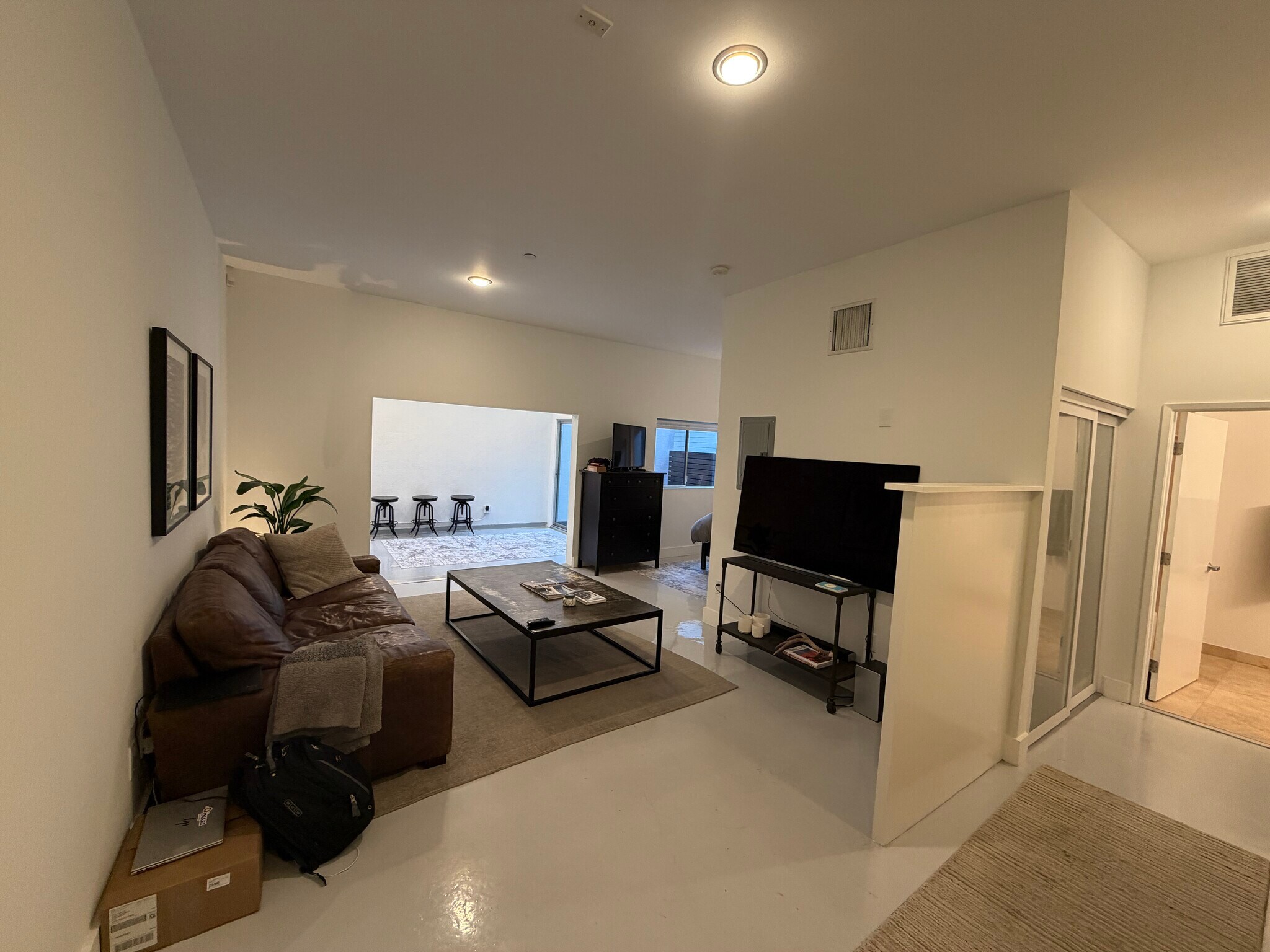 Building Photo - 2216 Main St