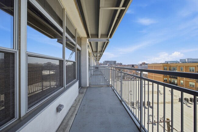 Building Photo - 1200 W Monroe St