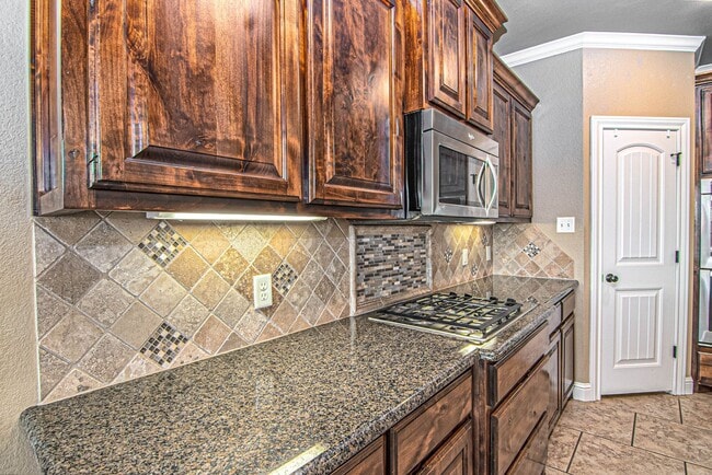 Building Photo - 5811 Oak Creek Drive