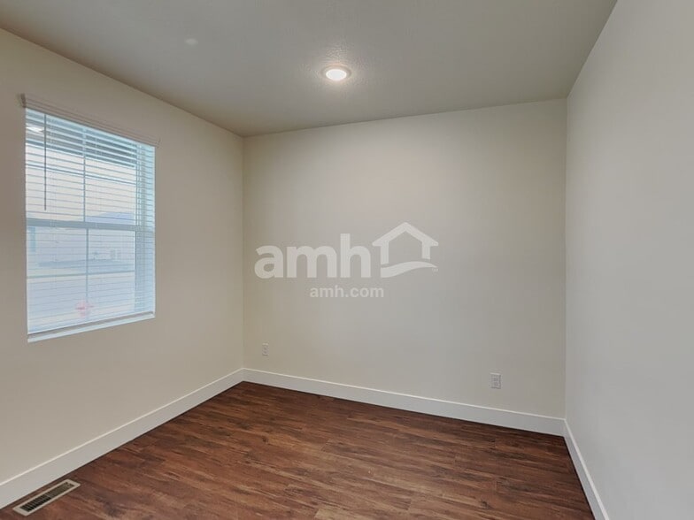 Building Photo - 3126 N Vigo Ave