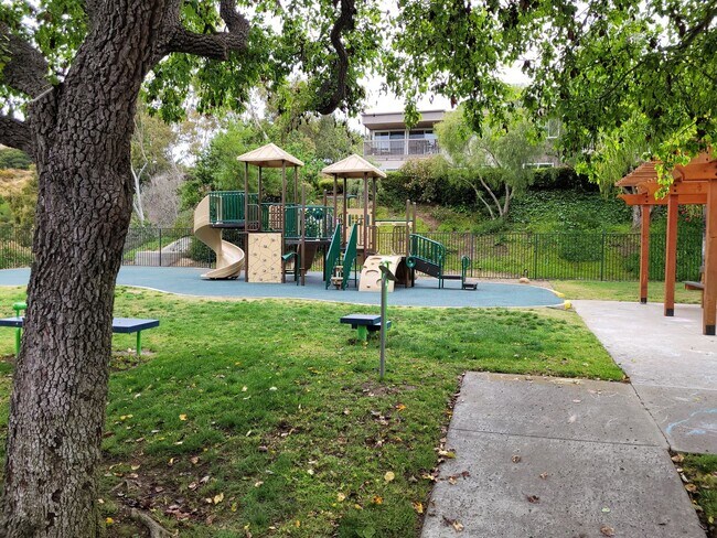 Building Photo - Friars Village - close to USD and Fashion Valley