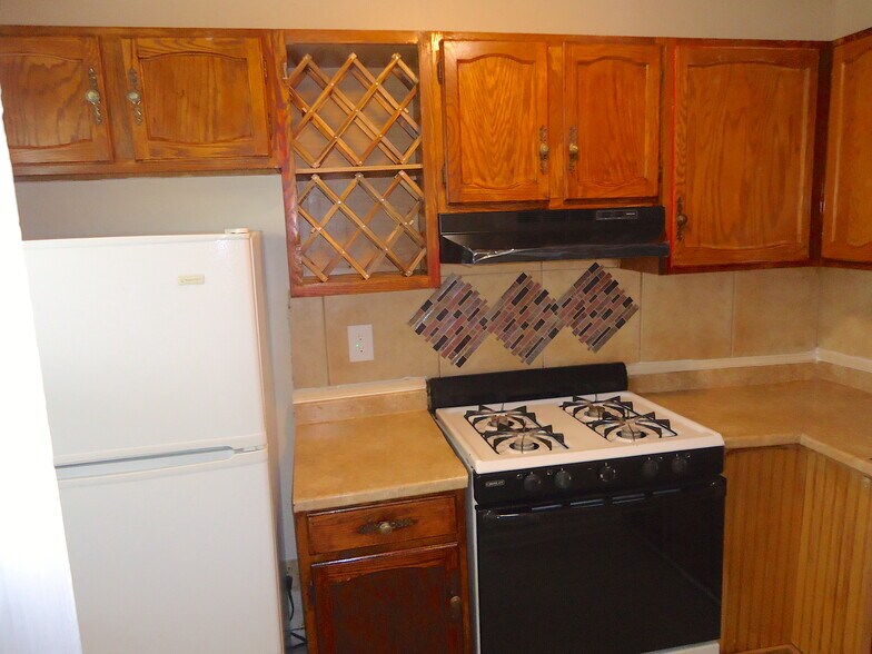Kitchen - 4024 Hilton Rd