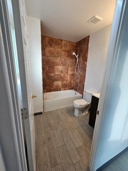 Building Photo - 5070 S Park Ave