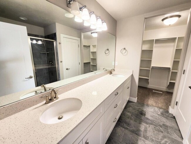 Building Photo - 277 E 1500 N St