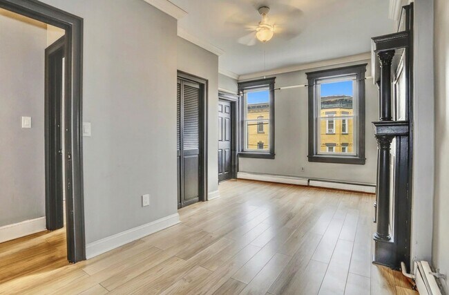 Building Photo - 388 Baldwin Ave